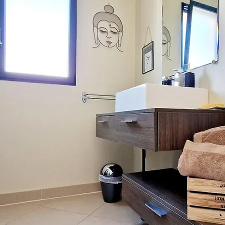 Bistinetti Rez De Confort Avec Piscine Lägenhet