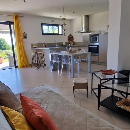 Bistinetti Rez De Confort Avec Piscine Lägenhet *