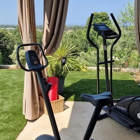 Bistinetti Rez De Confort Avec Piscine Lägenhet *